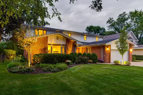 830 Warwick Rd, Deerfield, IL 60015