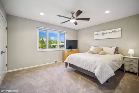 Bedroom - 830 Warwick Rd, Deerfield, IL 60015 photo 3 of 5