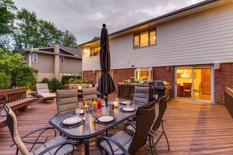 Exterior - 830 Warwick Rd, Deerfield, IL 60015 photo 5 of 8