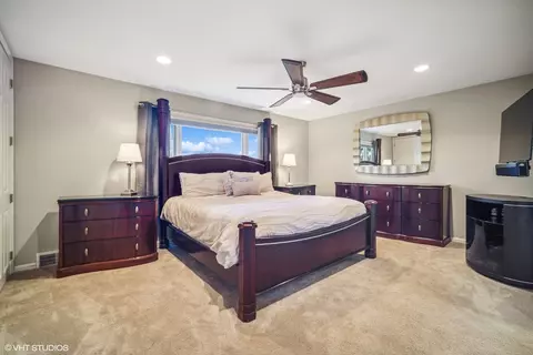 Bedroom - 830 Warwick Rd, Deerfield, IL 60015 photo 1 of 5