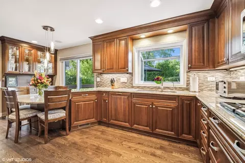 Kitchen - 830 Warwick Rd, Deerfield, IL 60015 photo 2 of 4