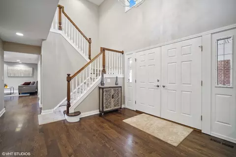 Entry Way - 830 Warwick Rd, Deerfield, IL 60015 photo 1 of 3