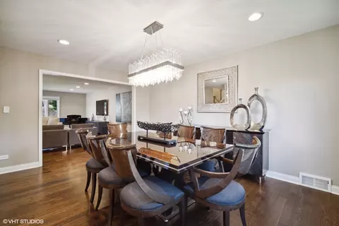 Dining - 830 Warwick Rd, Deerfield, IL 60015 photo 2 of 3