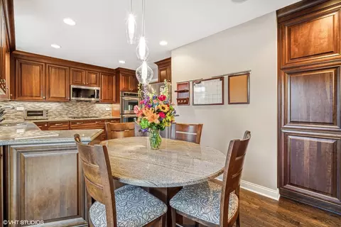 Kitchen - 830 Warwick Rd, Deerfield, IL 60015 photo 4 of 4
