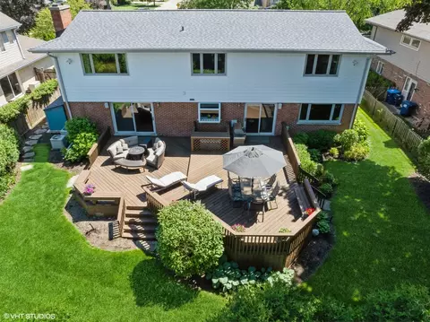 Exterior - 830 Warwick Rd, Deerfield, IL 60015 photo 8 of 8