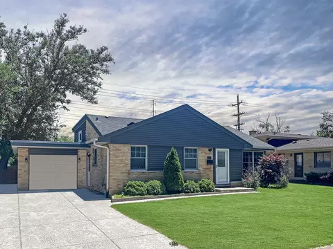 481 E Park Ave, Elmhurst, IL 60126