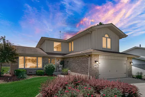 8901 Tayside Ln, Tinley Park, IL 60487