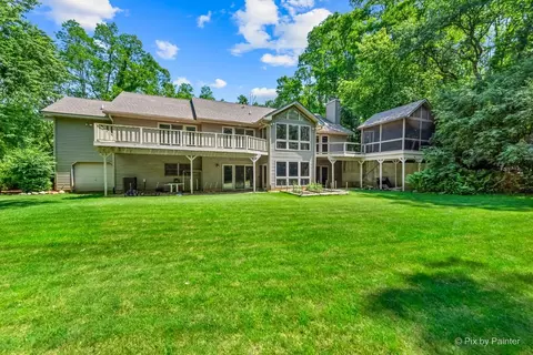 409 Marawood Dr, Woodstock, IL 60098