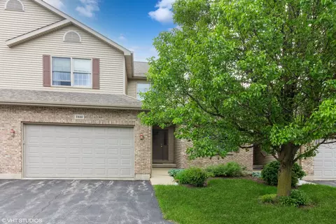 1444 Ridge Dr, Sycamore, IL 60178