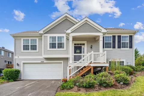 1260 Alta Vista Dr, Pingree Grove, IL 60140