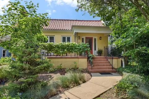 11 N Columbia St, Naperville, IL 60540