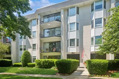 235 Ridge Rd #1-J, Wilmette, IL 60091