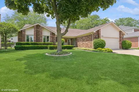 2250 Phillips Dr, Glenview, IL 60026 photo 2