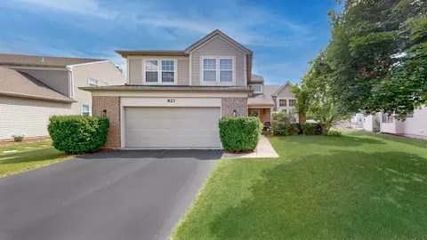 927 John Friend Dr, Naperville, IL 60540