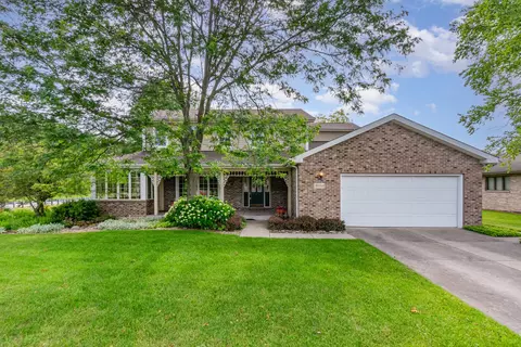18554 Country Ln, Lansing, IL 60438