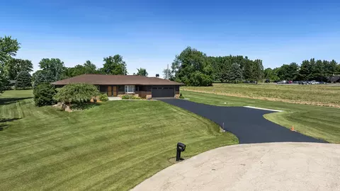 2482 Steverlund Dr, Rockford, IL 61101