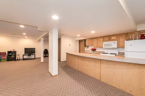 640 Regency Dr, Des Plaines, IL 60016 photo 26