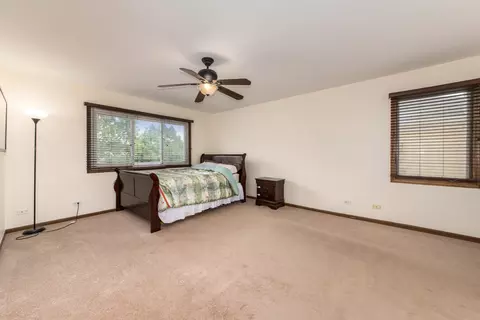 640 Regency Dr, Des Plaines, IL 60016 photo 18
