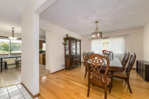 640 Regency Dr, Des Plaines, IL 60016 photo 7