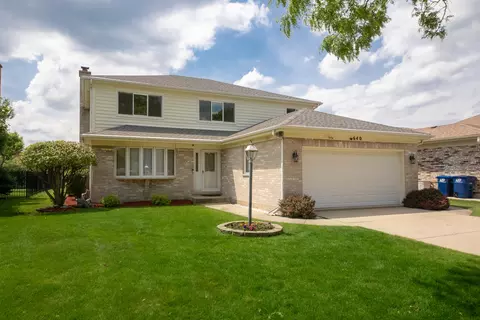 640 Regency Dr, Des Plaines, IL 60016 photo 2