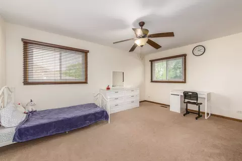 640 Regency Dr, Des Plaines, IL 60016 photo 15