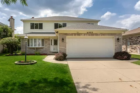 640 Regency Dr, Des Plaines, IL 60016