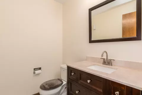 640 Regency Dr, Des Plaines, IL 60016 photo 13