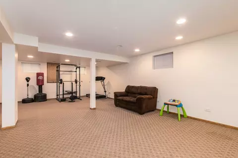 640 Regency Dr, Des Plaines, IL 60016 photo 24