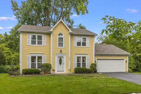 1071 Carriage Ct, Naperville, IL 60540