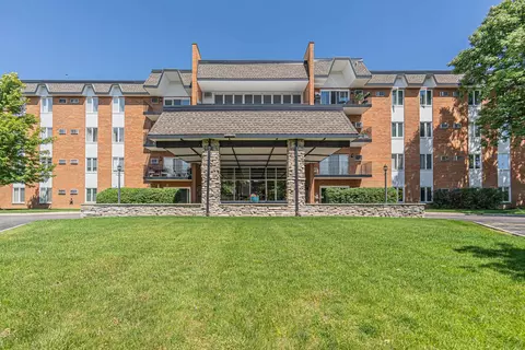 4221 Saratoga Ave #408A, Downers Grove, IL 60515