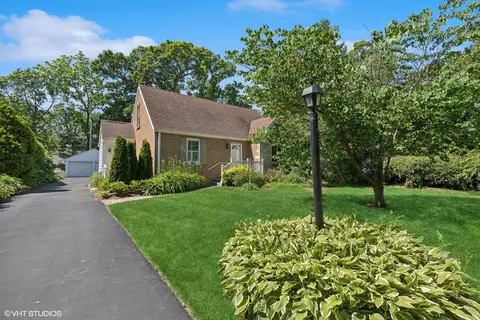 213 E Washington Ave, Lake Bluff, IL 60044