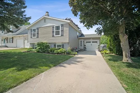 Exterior - 2410 Anchor Dr, Bloomington, IL 61704 photo 2 of 9