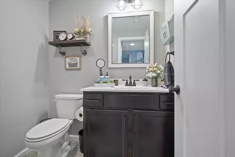Bath - 2410 Anchor Dr, Bloomington, IL 61704 photo 3 of 3
