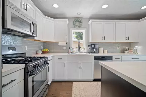 Kitchen - 2410 Anchor Dr, Bloomington, IL 61704 photo 4 of 5