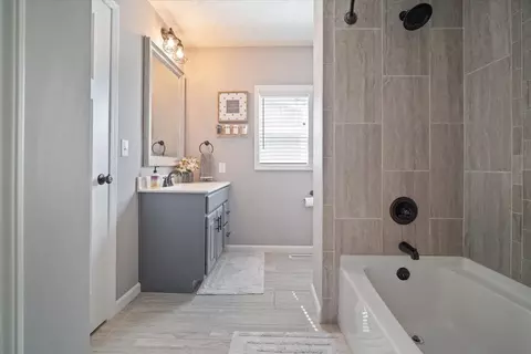 Bath - 2410 Anchor Dr, Bloomington, IL 61704 photo 2 of 3