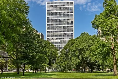 2400 N Lakeview Ave #1004, Chicago, IL 60614
