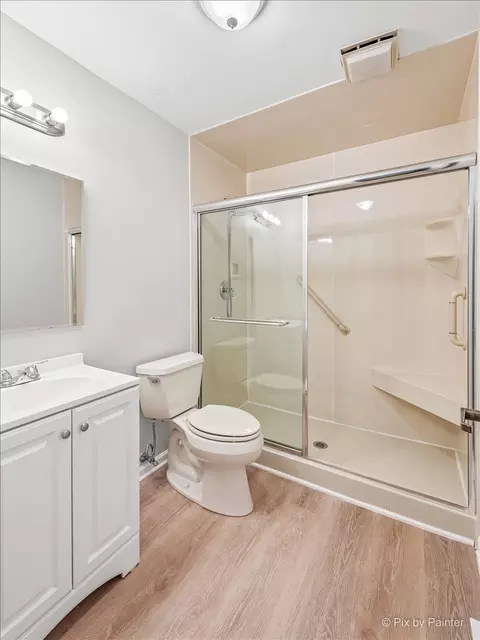 Bath - 1699 Pebble Beach Dr, Hoffman Estates, IL 60169 photo 1 of 3