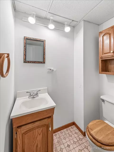 Bath - 1699 Pebble Beach Dr, Hoffman Estates, IL 60169 photo 3 of 3