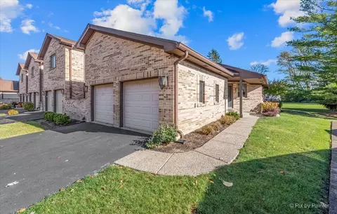 1699 Pebble Beach Dr, Hoffman Estates, IL 60169