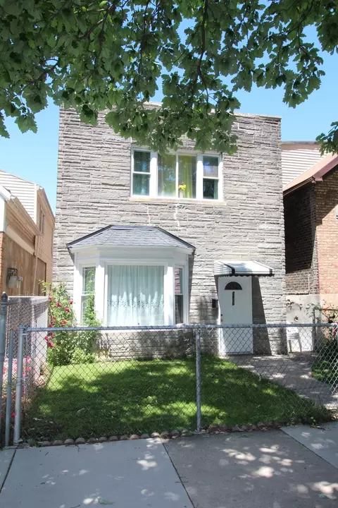 2436 W Thomas St, Chicago, IL 60622