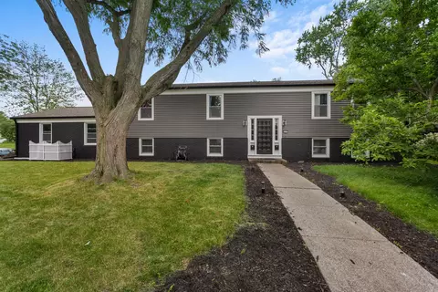 2103 Pond St, Urbana, IL 61801