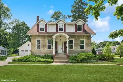 290 Forest Ave, Glen Ellyn, IL 60137