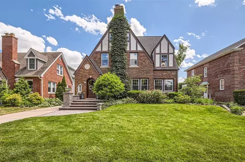 231 Gillick St, Park Ridge, IL 60068