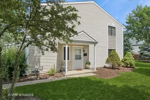 209 Yorkshire Pl, Wheeling, IL 60090