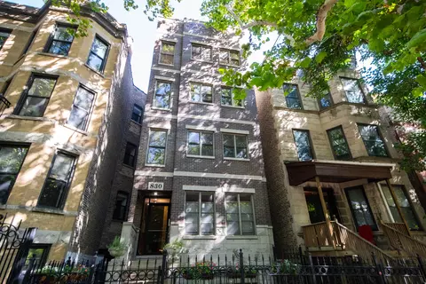 830 W Roscoe St #4, Chicago, IL 60657