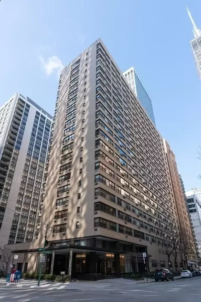 850 N Dewitt Pl #16D, Chicago, IL 60611