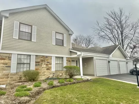 219 Arrowwood Ct #C2, Schaumburg, IL 60193