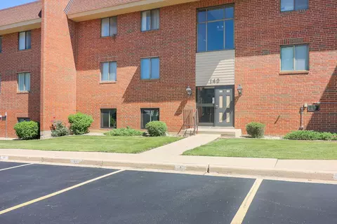 140 E Fountainview Ln #1B, Lombard, IL 60148