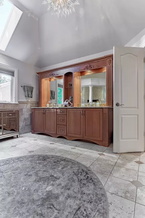 Bath - 456 S Oak St, Itasca, IL 60143 photo 3 of 7