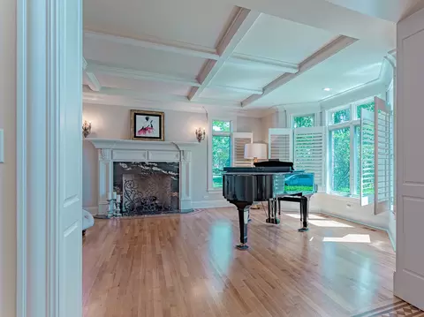 Living - 456 S Oak St, Itasca, IL 60143 photo 1 of 2